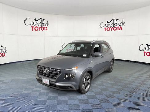 Used 2025 Hyundai Venue SEL FWD image 6