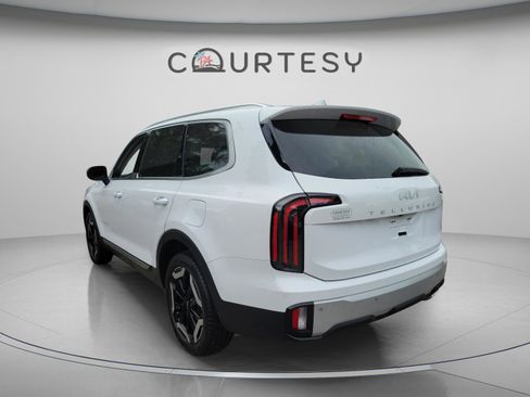 Certified 2024 Kia Telluride EX w/ EX Captain's Chair Package FWD image 2