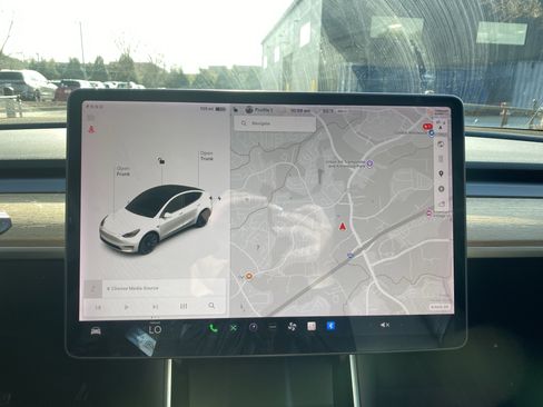 Used 2021 Tesla Model Y Long Range image 24