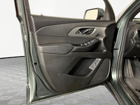 Used 2023 Chevrolet Traverse LT FWD image 20