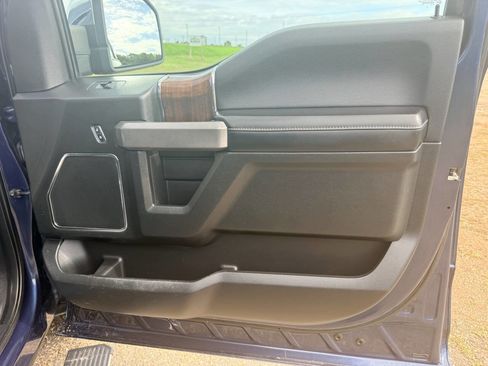Used 2016 Ford F150 Platinum w/ Equipment Group 701A Luxury AWD/4WD image 29