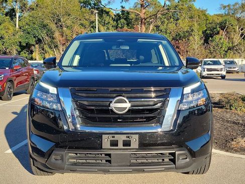 Used 2024 Nissan Pathfinder SV image 8