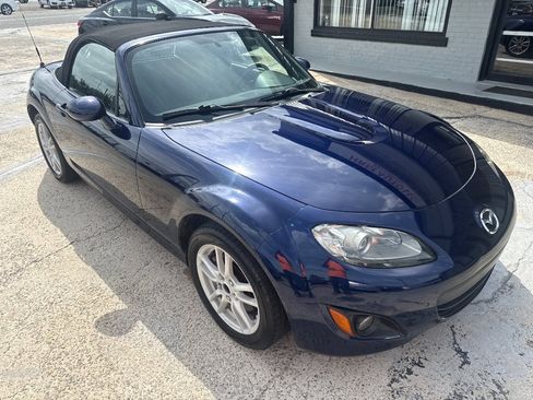 Used 2012 MAZDA MX-5 Miata Sport RWD image 2