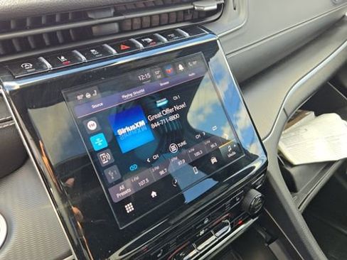 Certified 2024 Jeep Grand Cherokee Altitude image 12