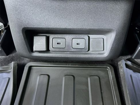 Used 2026 Land Rover Discovery Dynamic SE AWD/4WD image 28