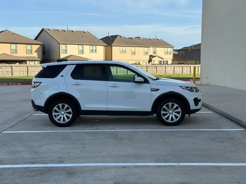 Used 2018 Land Rover Discovery Sport SE AWD/4WD image 8