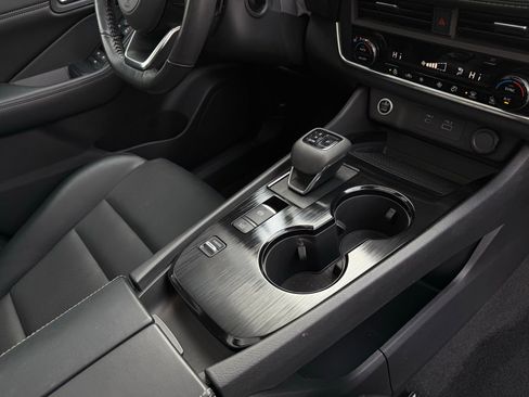 Used 2023 Nissan Rogue SV w/ SV Premium B Package image 25