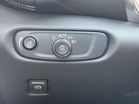 Used 2025 Chevrolet Blazer LT FWD image 24