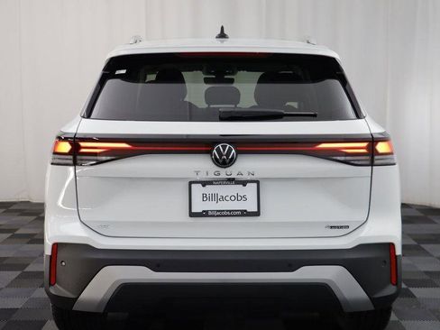 New 2025 Volkswagen Tiguan SE w/ Panoramic Sunroof Package image 15