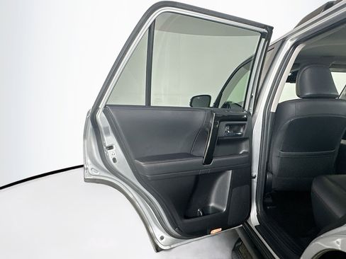 Used 2020 Toyota 4Runner TRD Off-Road Premium image 27