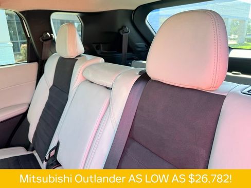 Used 2025 Mitsubishi Outlander SE FWD image 18
