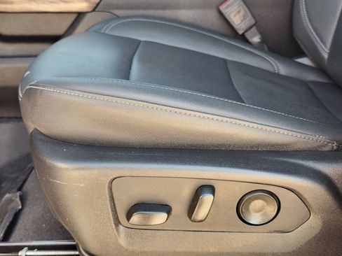 Used 2025 Chevrolet Silverado 2500 LTZ w/ LTZ Convenience Package image 27