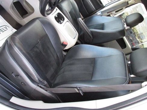 Used 2017 Dodge Grand Caravan SXT FWD image 12