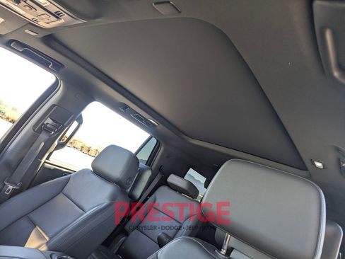 Used 2022 Chevrolet Tahoe Z71 w/ Z71 Off-Road Package AWD/4WD image 33
