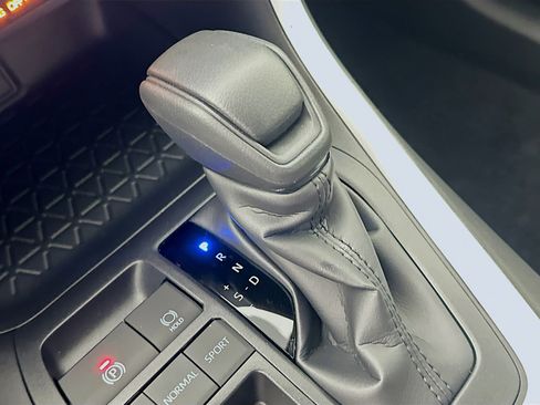 Used 2025 Toyota RAV4 XLE w/ Convenience Package image 24