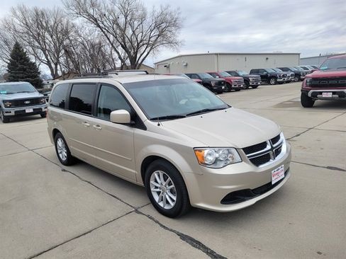 Used 2014 Dodge Grand Caravan SXT image 1