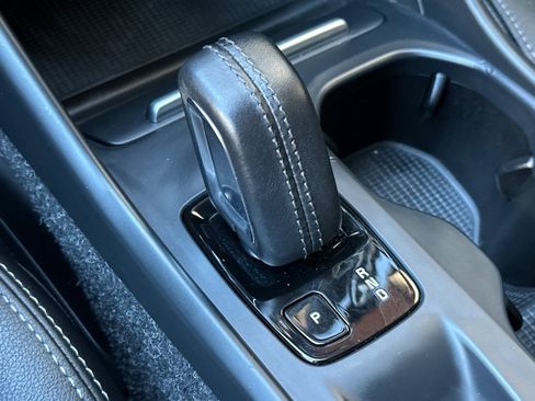 Used 2021 Volvo XC40 T5 Momentum w/ Premium Package image 29