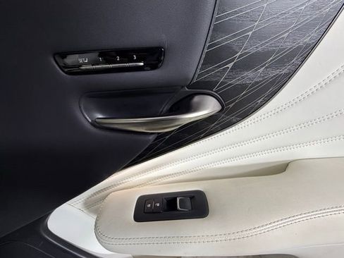 Used 2022 Lexus LS 500 w/ Luxury Package image 37