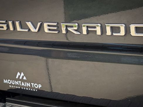 Used 2022 Chevrolet Silverado 1500 Custom Trail Boss w/ Safety Confidence Package AWD/4WD image 14