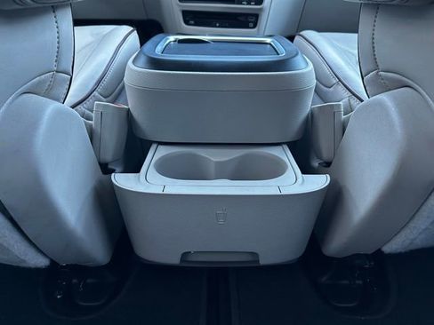 Used 2020 Chrysler Pacifica Limited w/ Tire & Wheel Group image 30