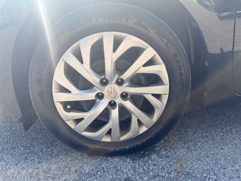 Used 2018 Toyota Corolla LE FWD image 33