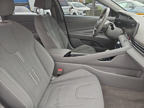 Used 2023 Hyundai Elantra SEL w/ Convenience Package FWD image 10