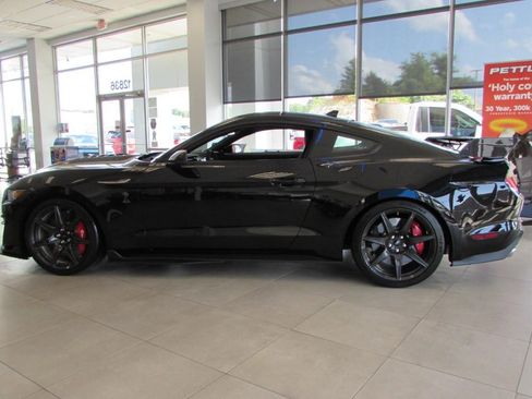 Used 2020 Ford Mustang Shelby GT500 w/ Carbon Fiber Track Pack image 4