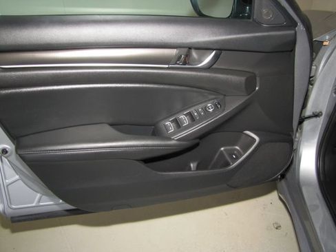 Used 2022 Honda Accord Sport image 10