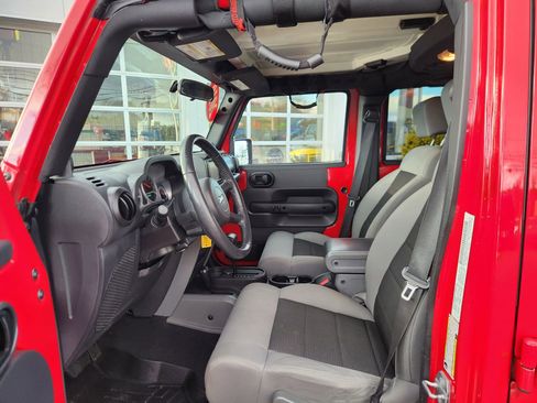 Used 2010 Jeep Wrangler Unlimited Rubicon w/ Trailer Tow Group image 23