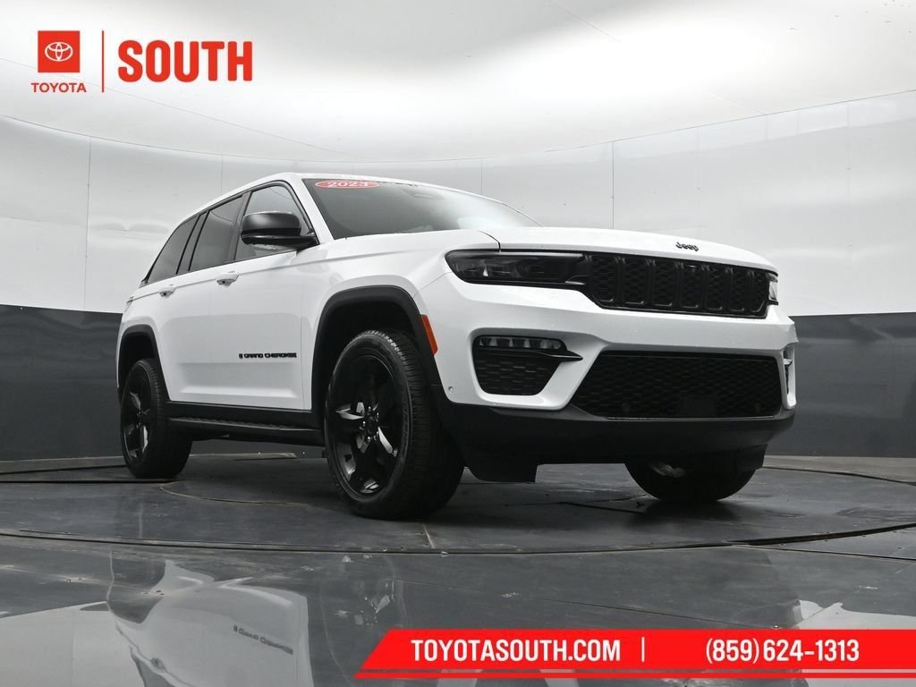 Used 2023 Jeep Grand Cherokee Limited w/ Luxury Tech Group II AWD/4WD image 45