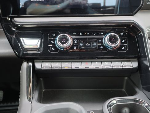 Used 2024 GMC Sierra 2500 AT4X image 39