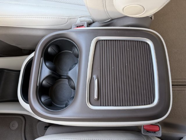 Used 2021 Chrysler Pacifica Touring-L w/ Uconnect Theater Family Group FWD image 28