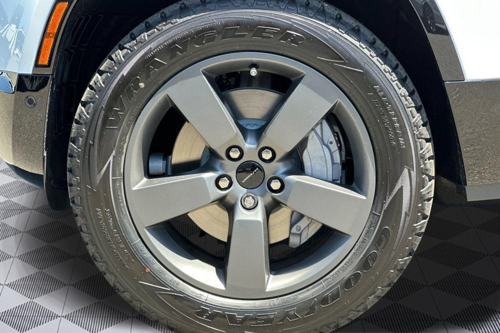 New 2026 Land Rover Defender 110 X-Dynamic SE AWD/4WD image 9
