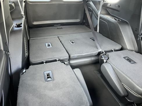 Used 2024 GMC Yukon SLT w/ SLT Luxury Package AWD/4WD image 23