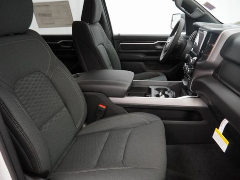 New 2026 RAM 1500 4x4 Crew Cab image 32