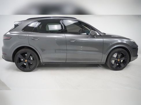 Used 2020 Porsche Cayenne Turbo w/ Assistance Package image 9