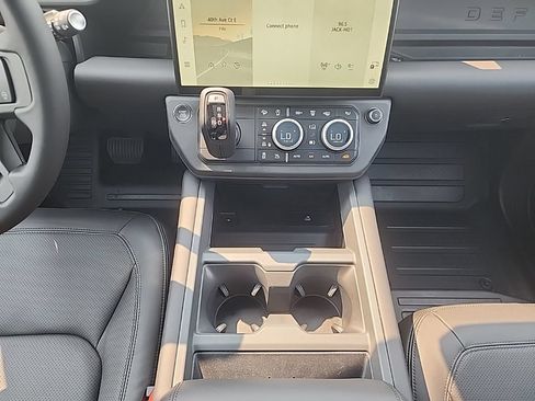 New 2026 Land Rover Defender 130 X-Dynamic SE AWD/4WD image 23