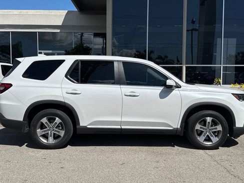 Used 2023 Honda Pilot EX-L image 4