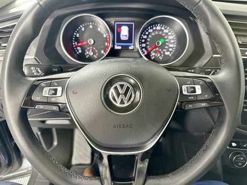 Used 2020 Volkswagen Tiguan SE w/ 3rd Row Seat Package AWD/4WD image 19