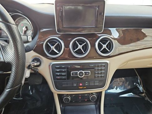 Used 2014 Mercedes-Benz CLA 250 image 14