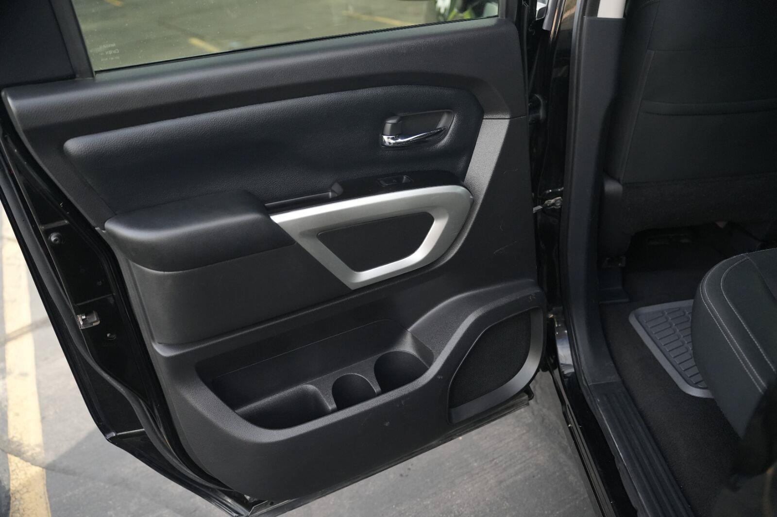 Used 2018 Nissan Titan SV AWD/4WD image 19
