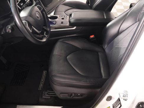 Used 2023 Toyota Highlander Platinum FWD image 11