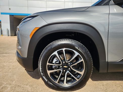 Used 2025 Chevrolet TrailBlazer LT AWD/4WD image 9
