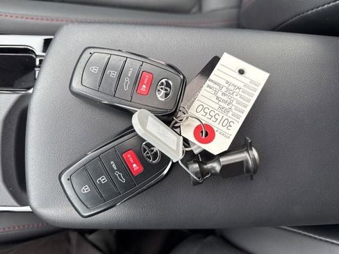 Used 2024 Toyota Prius Prime Premium image 38