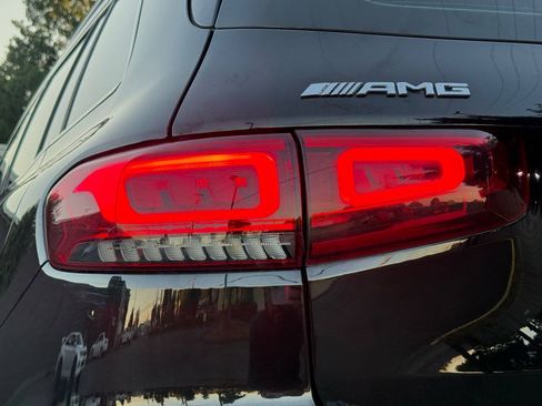 Used 2021 Mercedes-Benz GLB 35 AMG 4MATIC w/ AMG Night Package image 28