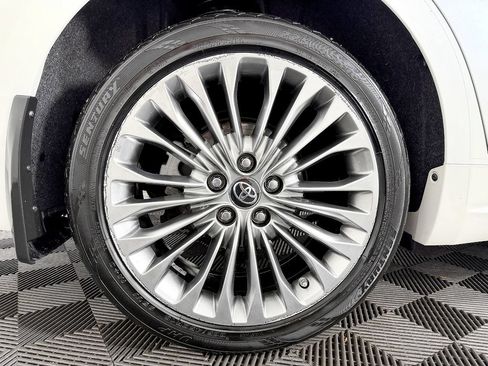 Used 2016 Toyota Avalon Limited FWD image 25