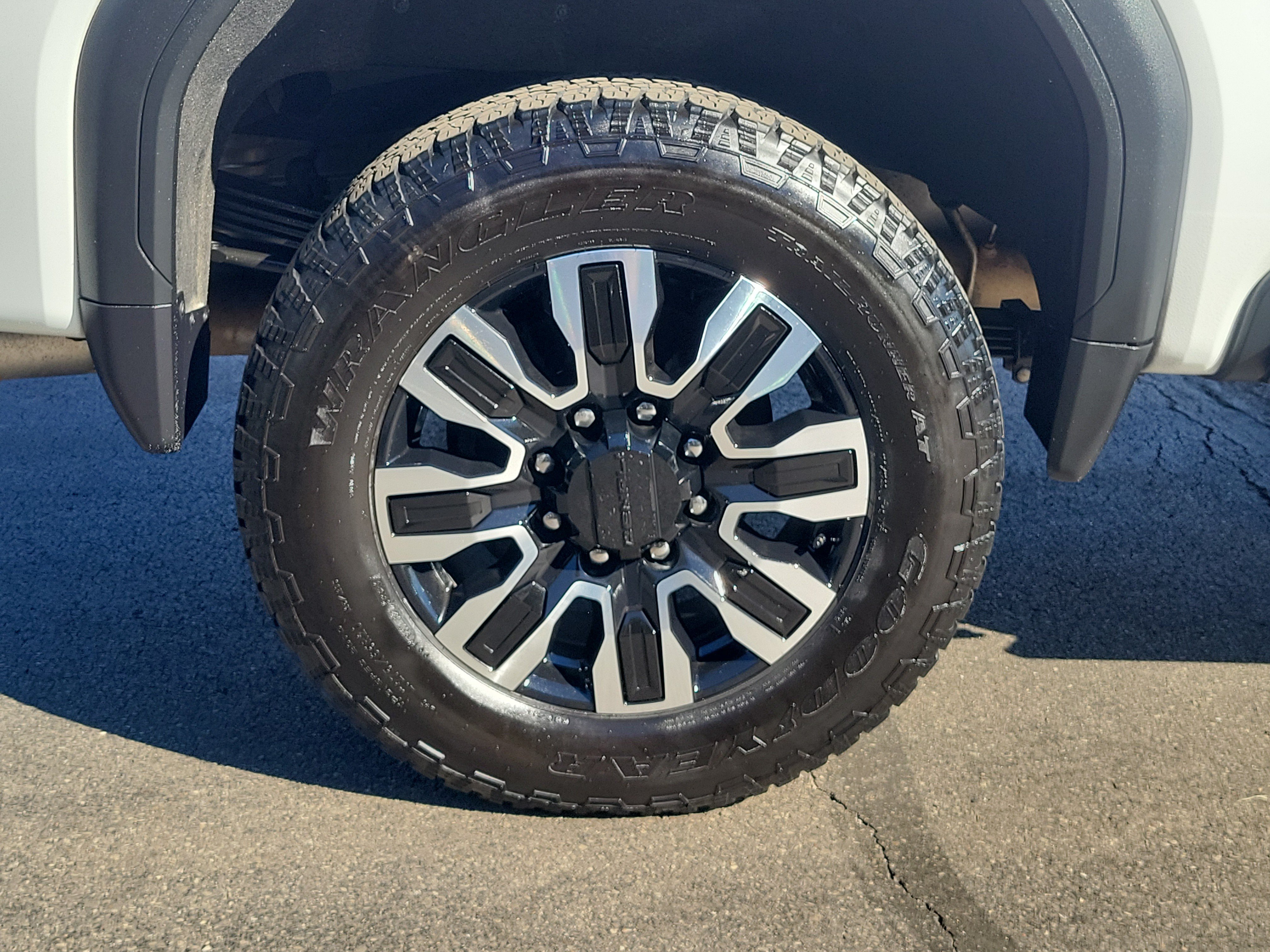 Used 2024 GMC Sierra 2500 Denali Ultimate AWD/4WD image 5