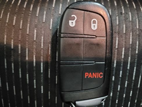 Used 2019 Dodge Journey SE FWD image 32