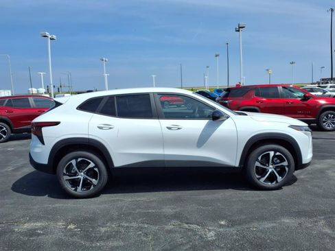 New 2025 Chevrolet Trax RS w/ Driver Confidence Package FWD image 2
