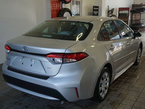 Used 2022 Toyota Corolla LE image 12